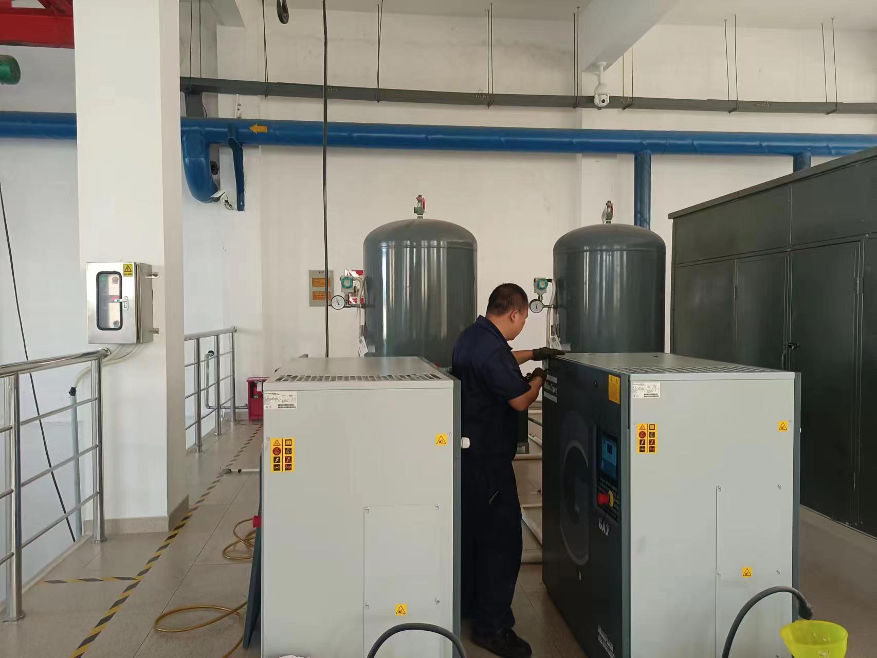 廈門某單子廠阿特拉斯螺桿空壓機保養(yǎng)(圖2)