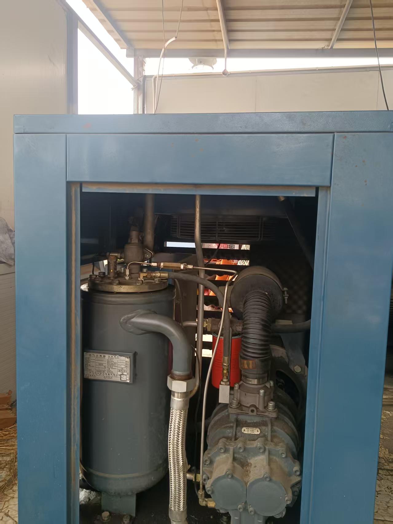 廈門(mén)集美電子廠開(kāi)山22KW空壓機(jī)保養(yǎng)(圖2)