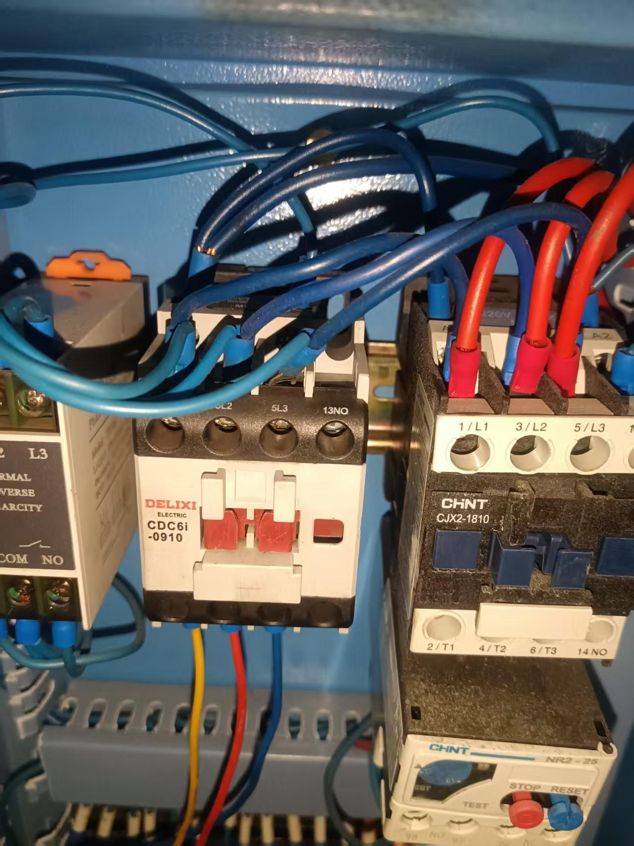 廈門塑料廠冷干機(jī)更換散熱風(fēng)扇