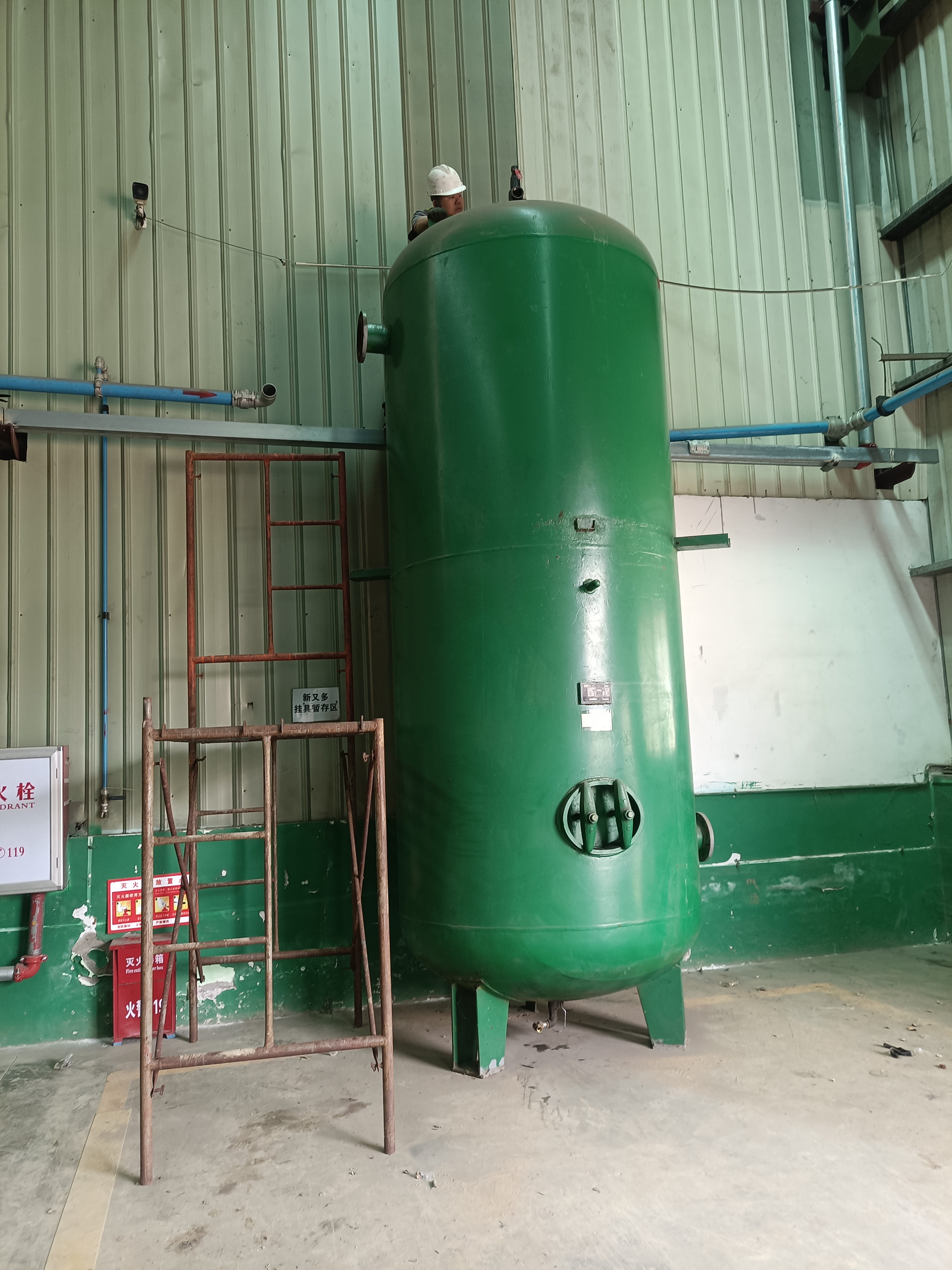 福建省某鋼材廠儲(chǔ)氣罐到期更換